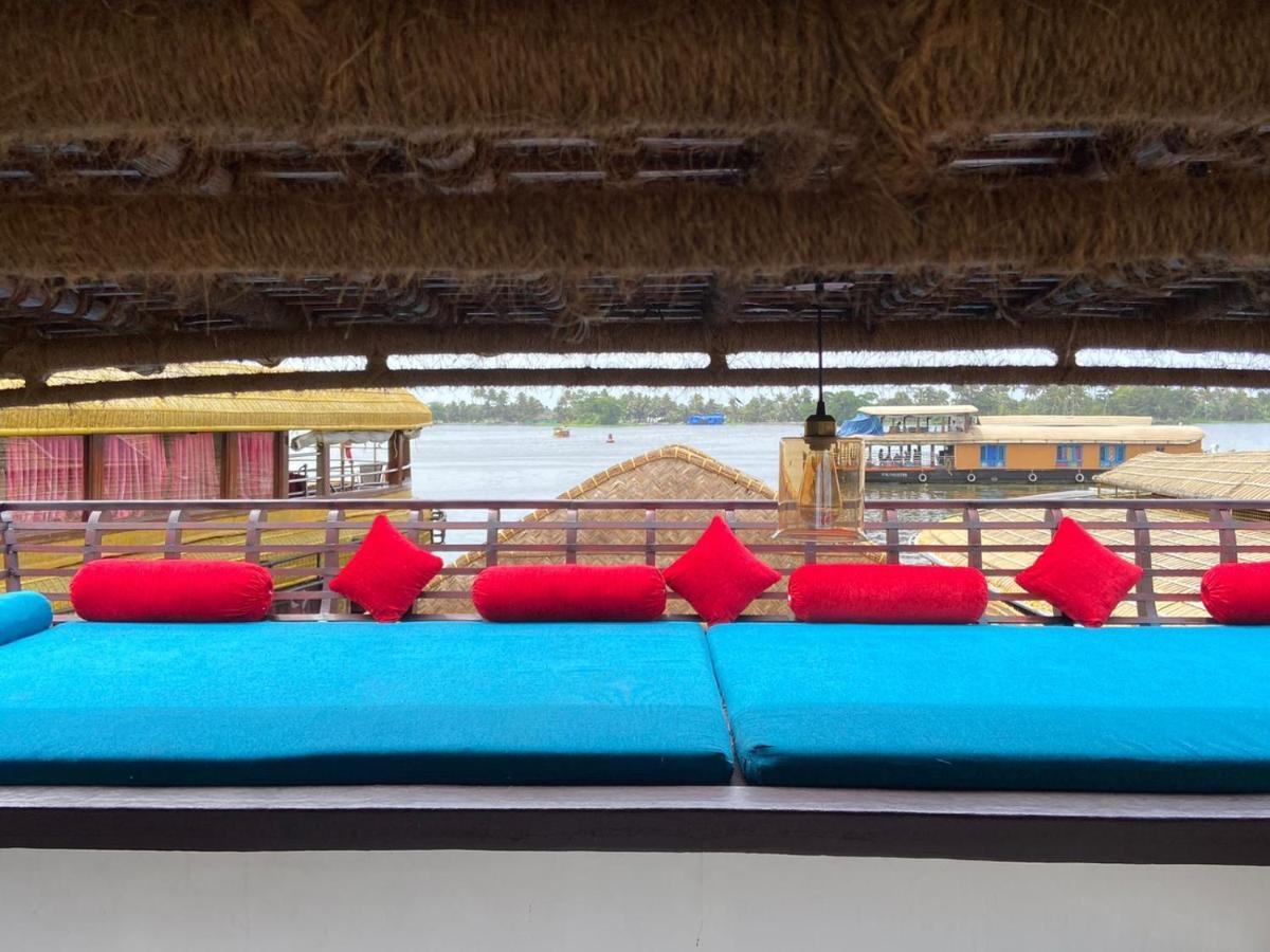 Botel Why Not Houseboat