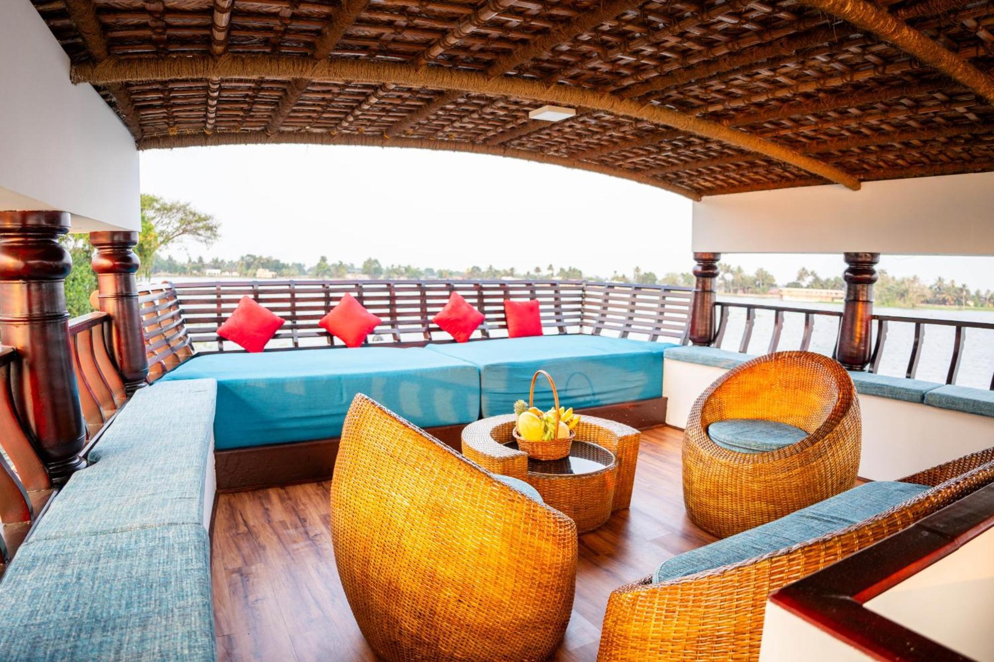 Why Not Houseboat Botel Alappuzha