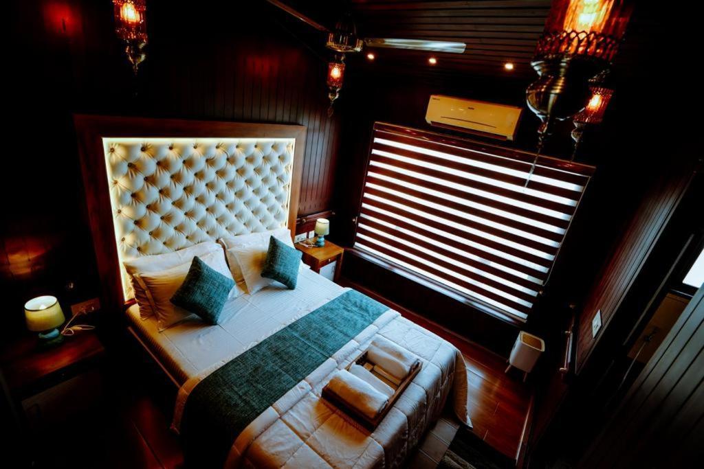Why Not Houseboat * Alappuzha