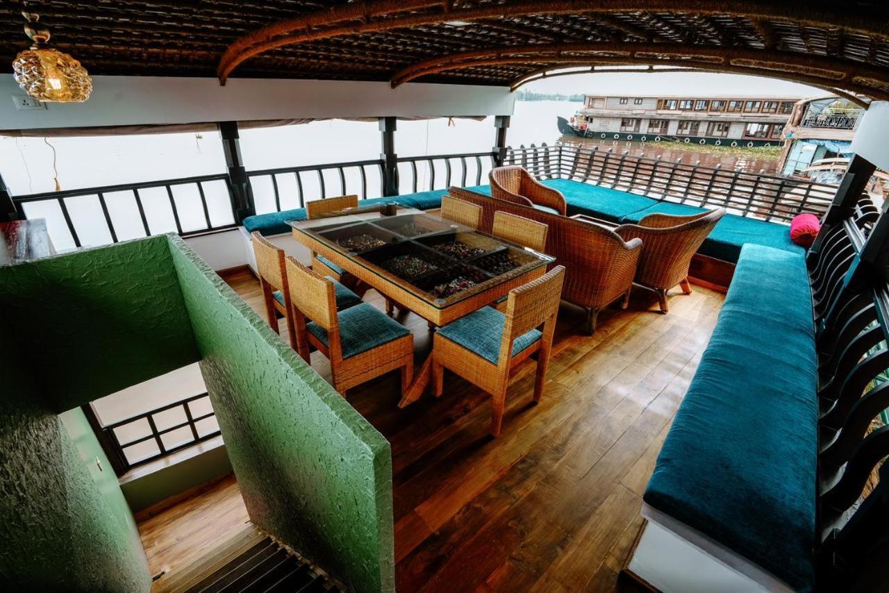 Why Not Houseboat Botel *