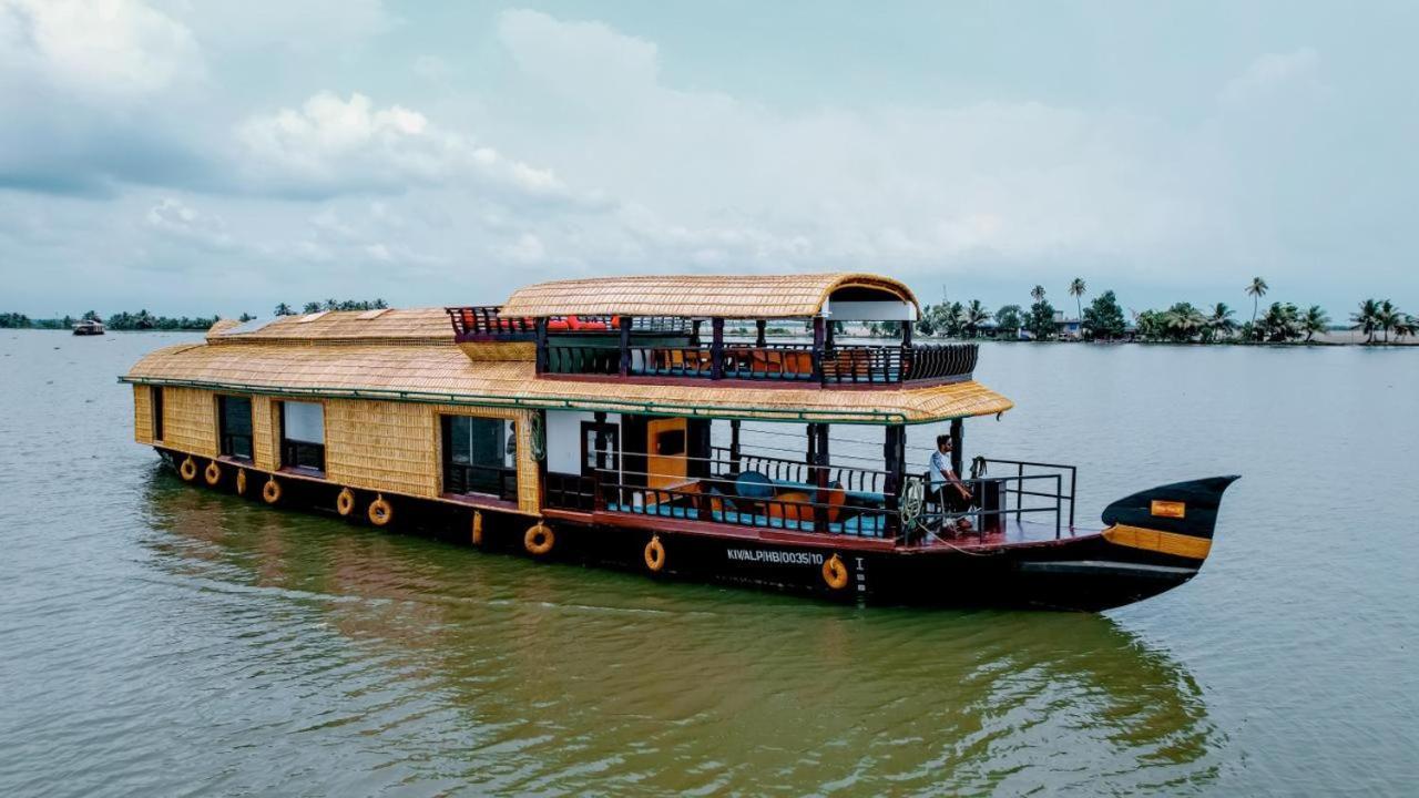 Botel Why Not Houseboat