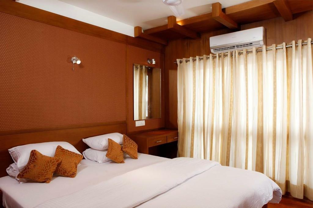Why Not Houseboat Botel Alappuzha